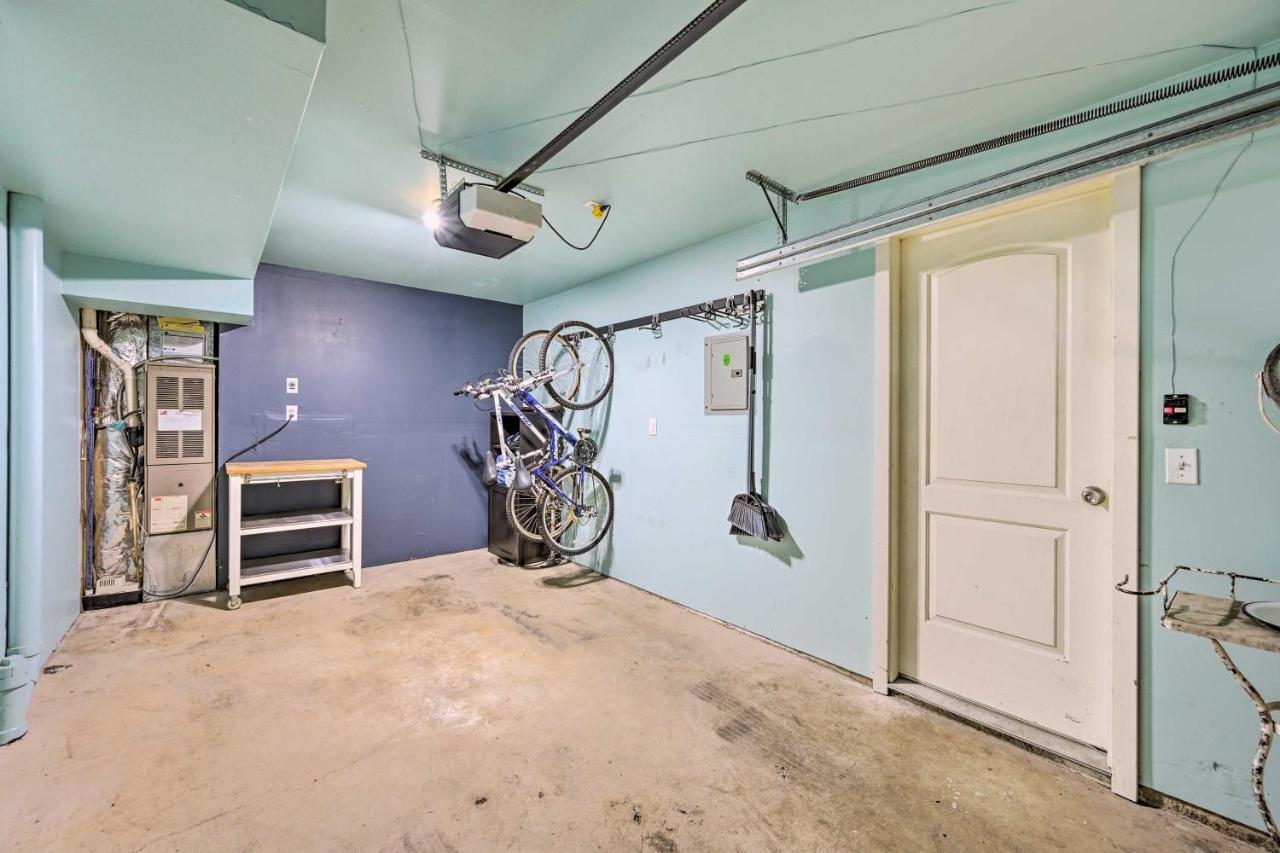 Pet-friendly Townhome Less Than 1 Mile To Lake!